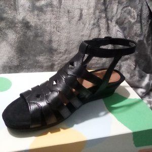 Earth Origins Pippa sandals black size 8W